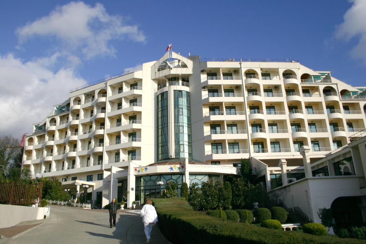 Sanatorium Oktyabrskiy Hotel Szocsi Kültér fotó