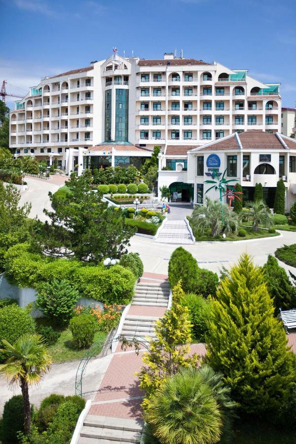 Sanatorium Oktyabrskiy Hotel Szocsi Kültér fotó