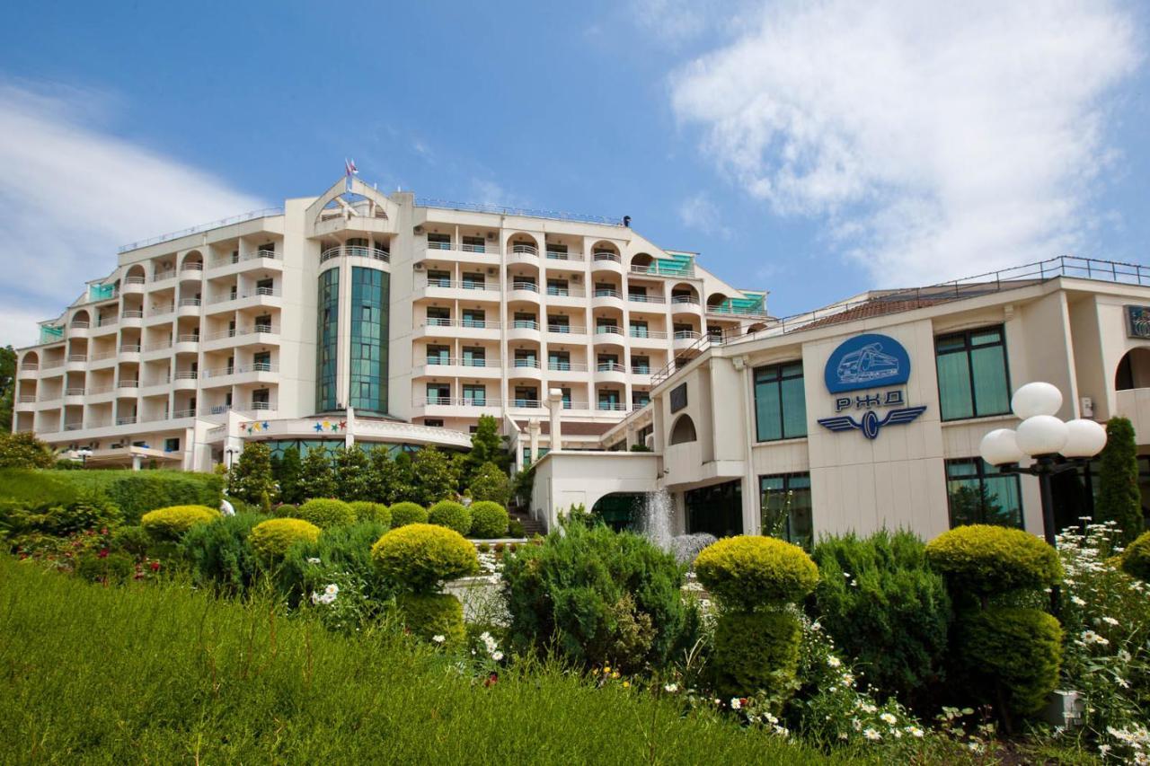 Sanatorium Oktyabrskiy Hotel Szocsi Kültér fotó